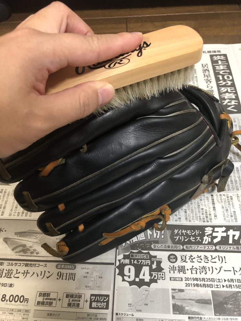 革靴を野球のグローブにも使えるオイルとブラシで手入れしてみた ラナパー