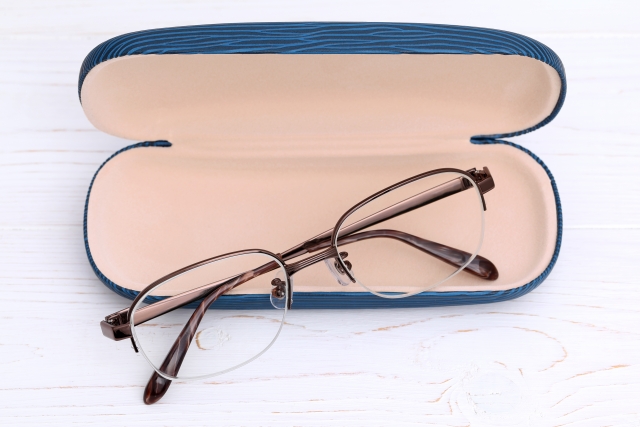 合宿免許 メガネ コンタクトレンズは絶対忘れるな 初日の視力検査に合格しないと先に進めない
